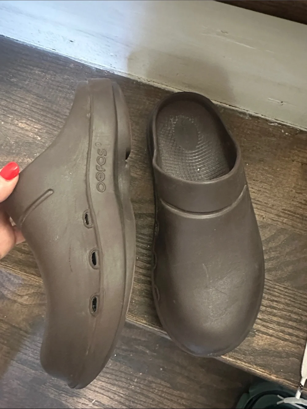 OOFOS Brown Slip-On Foam Men's Size 8/Women's Size 10